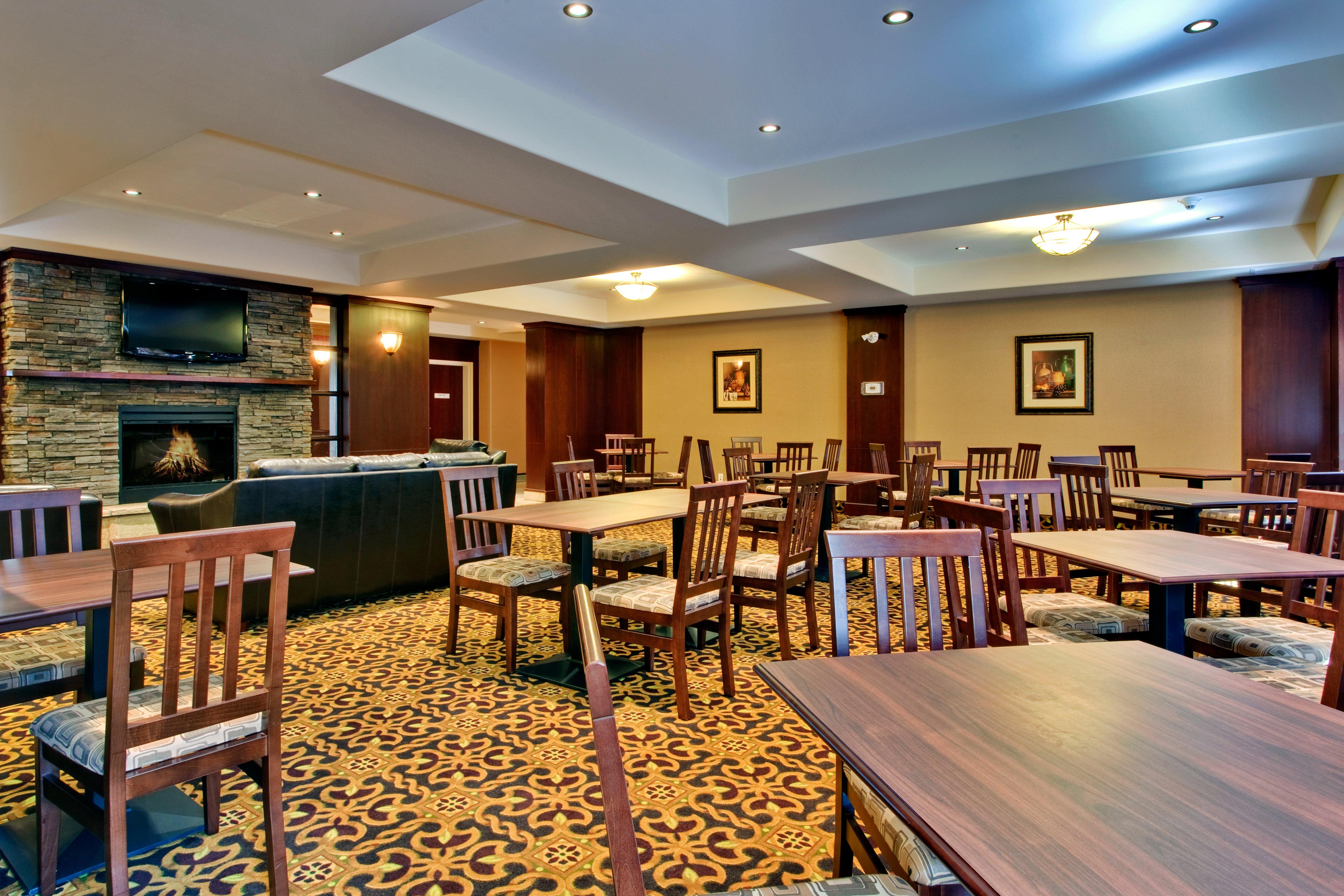 Holiday Inn Express & Suites Whitecourt By Ihg Exterior photo