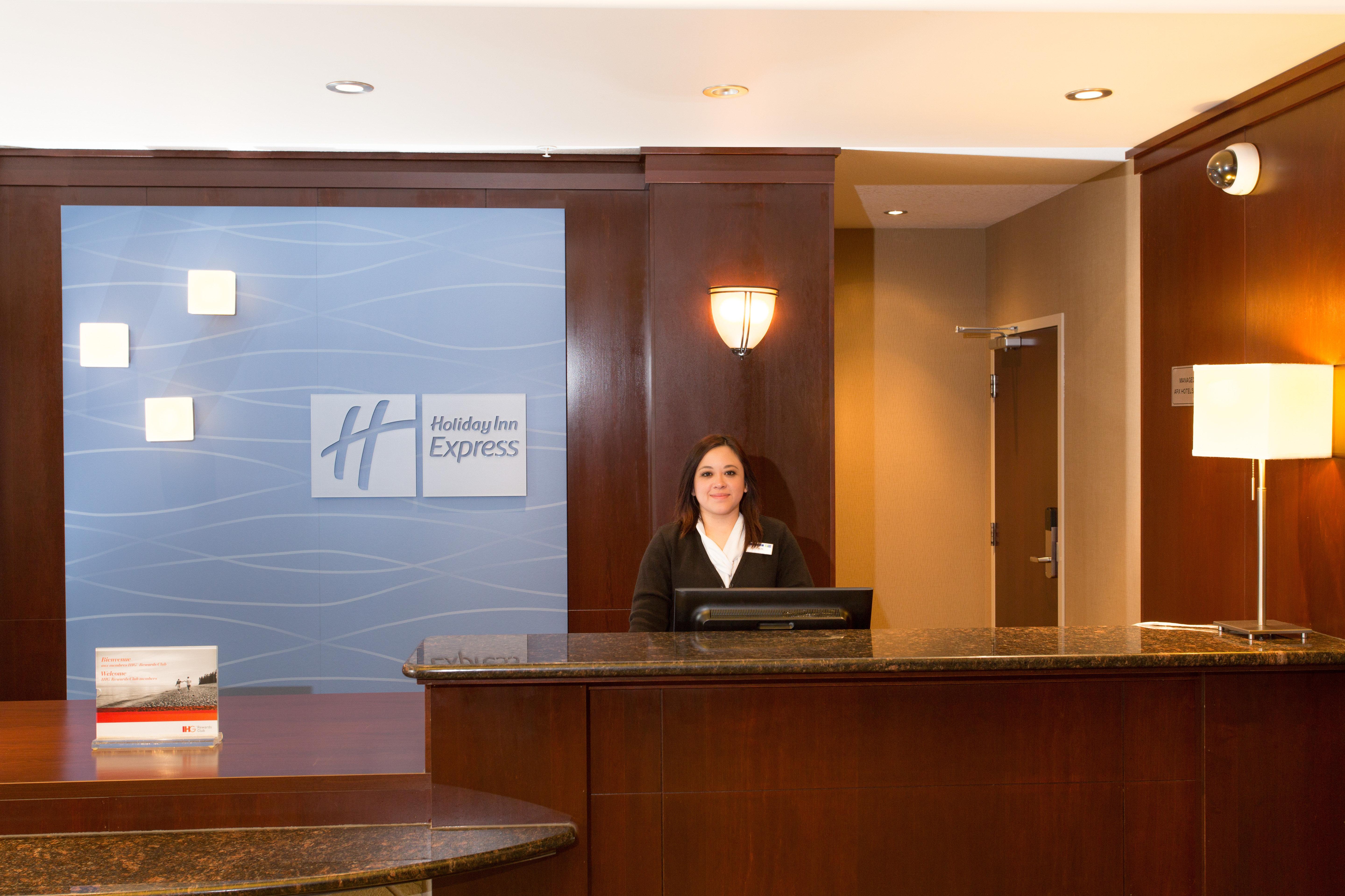 Holiday Inn Express & Suites Whitecourt By Ihg Exterior photo
