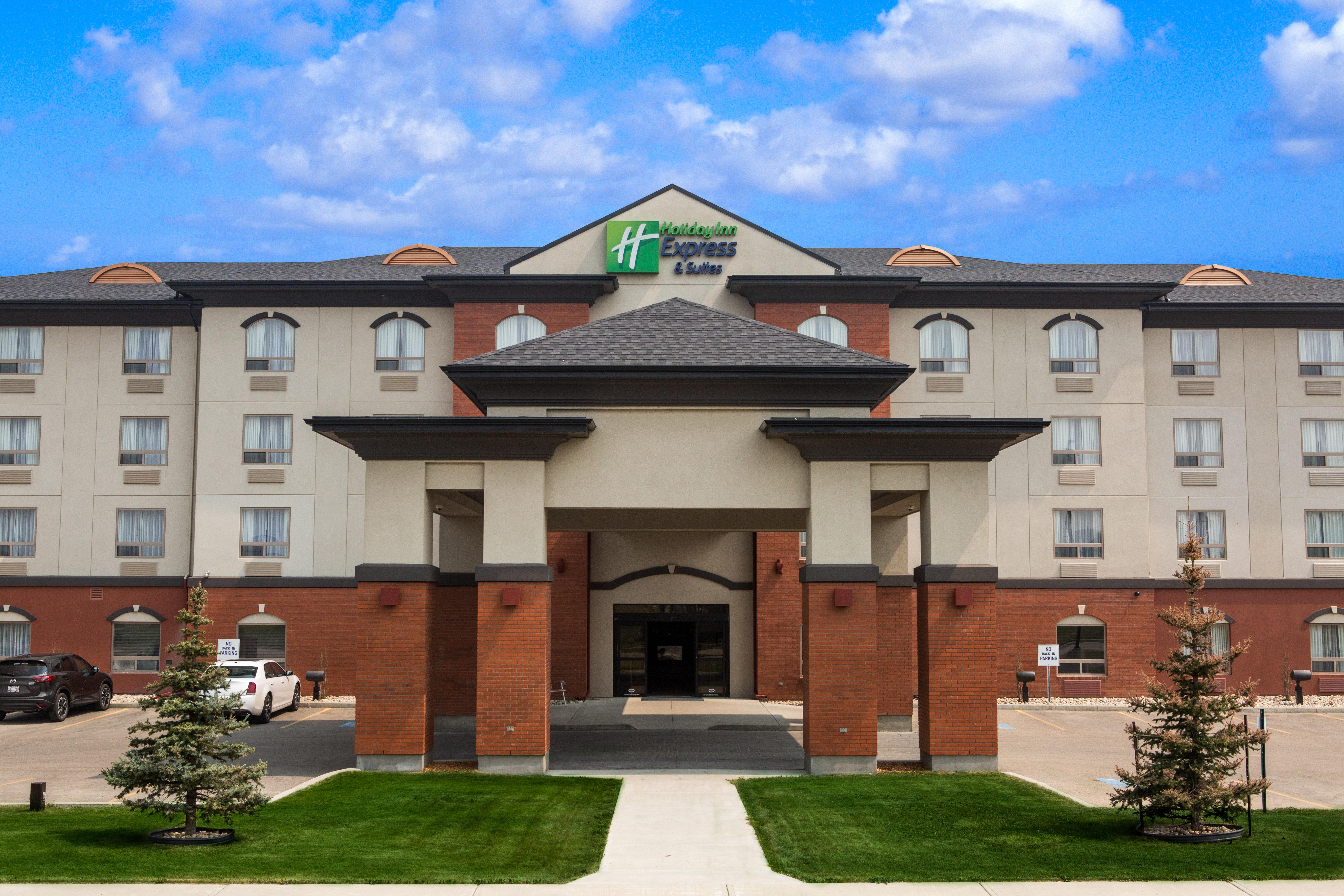 Holiday Inn Express & Suites Whitecourt By Ihg Exterior photo