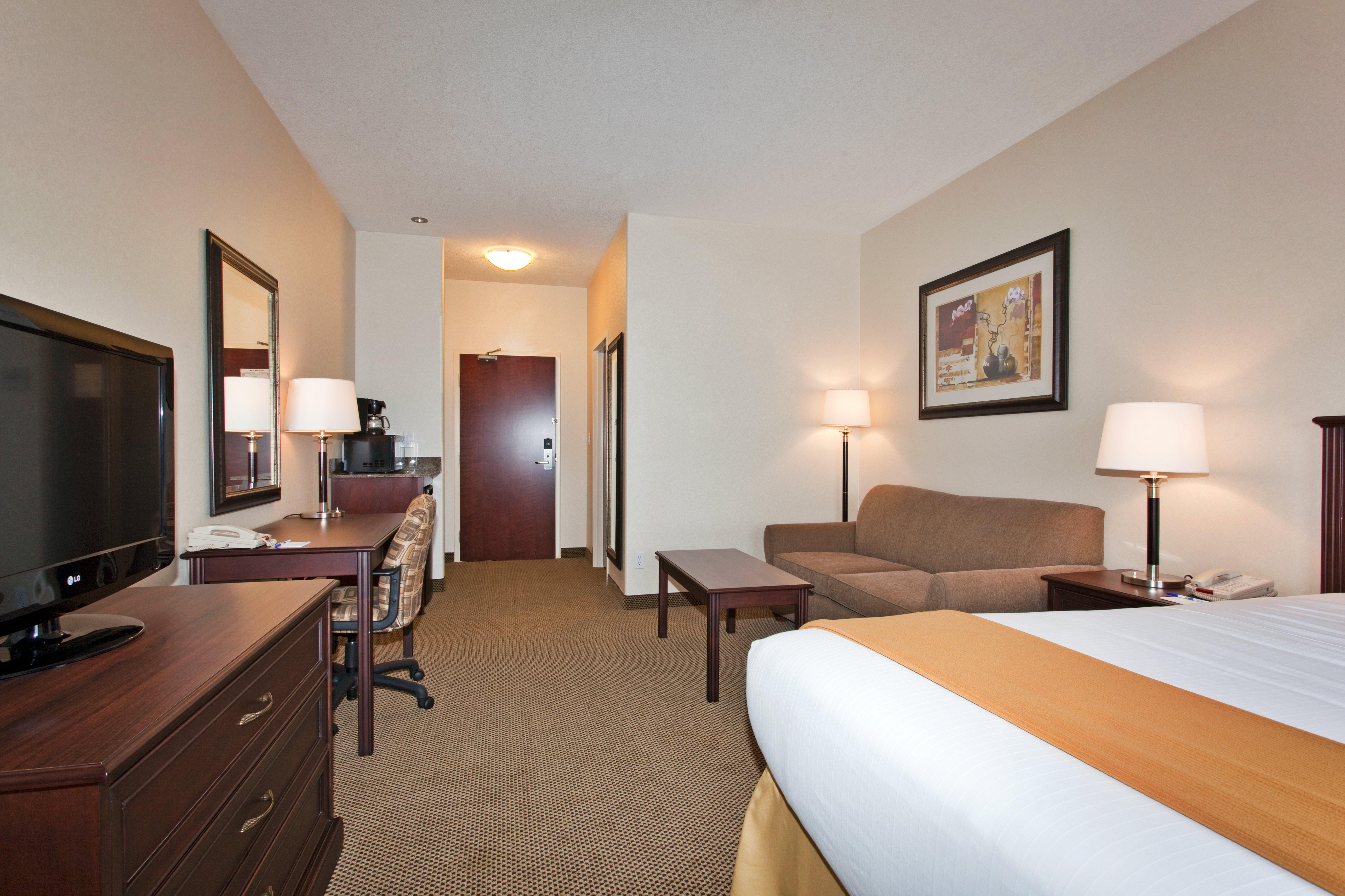 Holiday Inn Express & Suites Whitecourt By Ihg Exterior photo