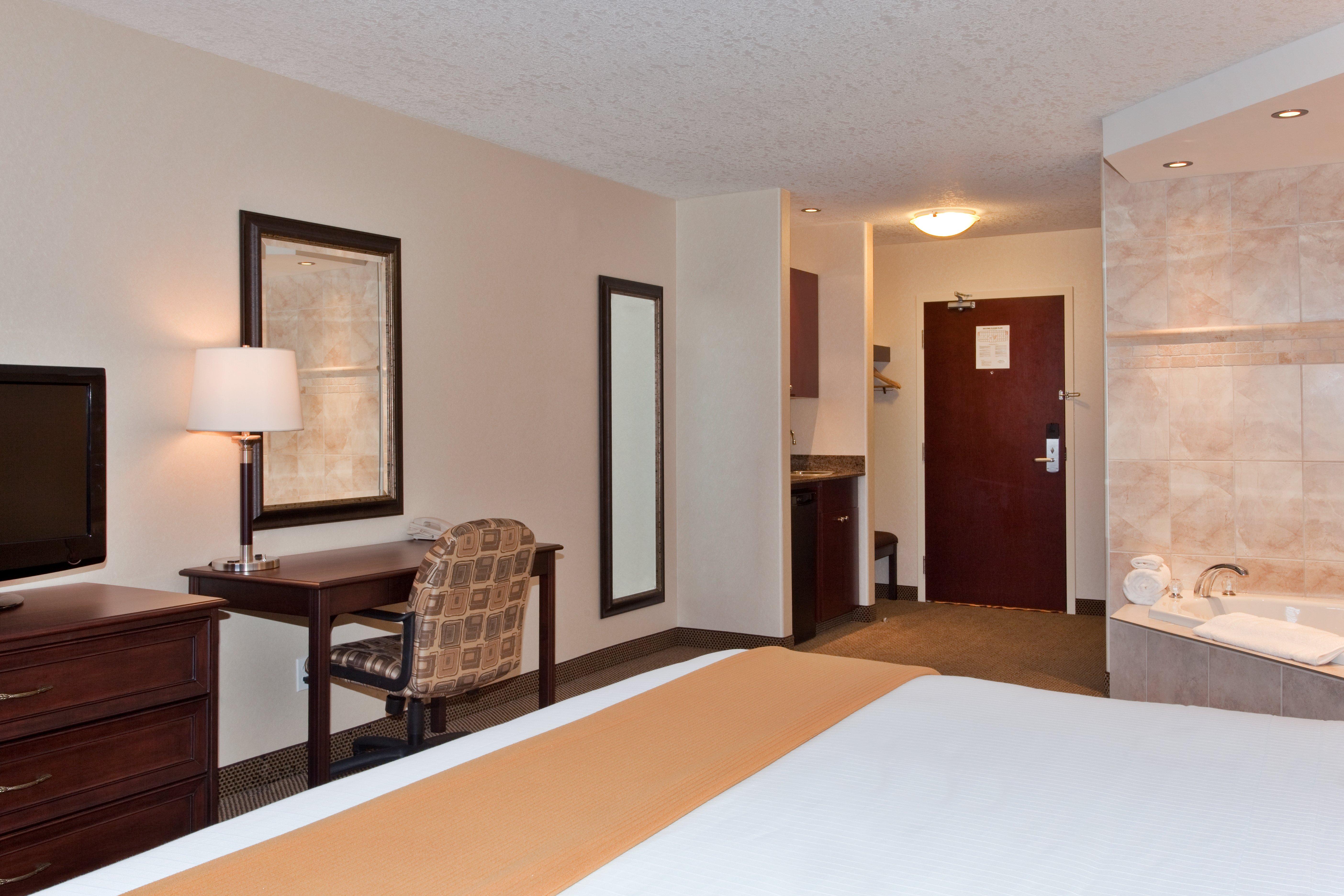 Holiday Inn Express & Suites Whitecourt By Ihg Exterior photo
