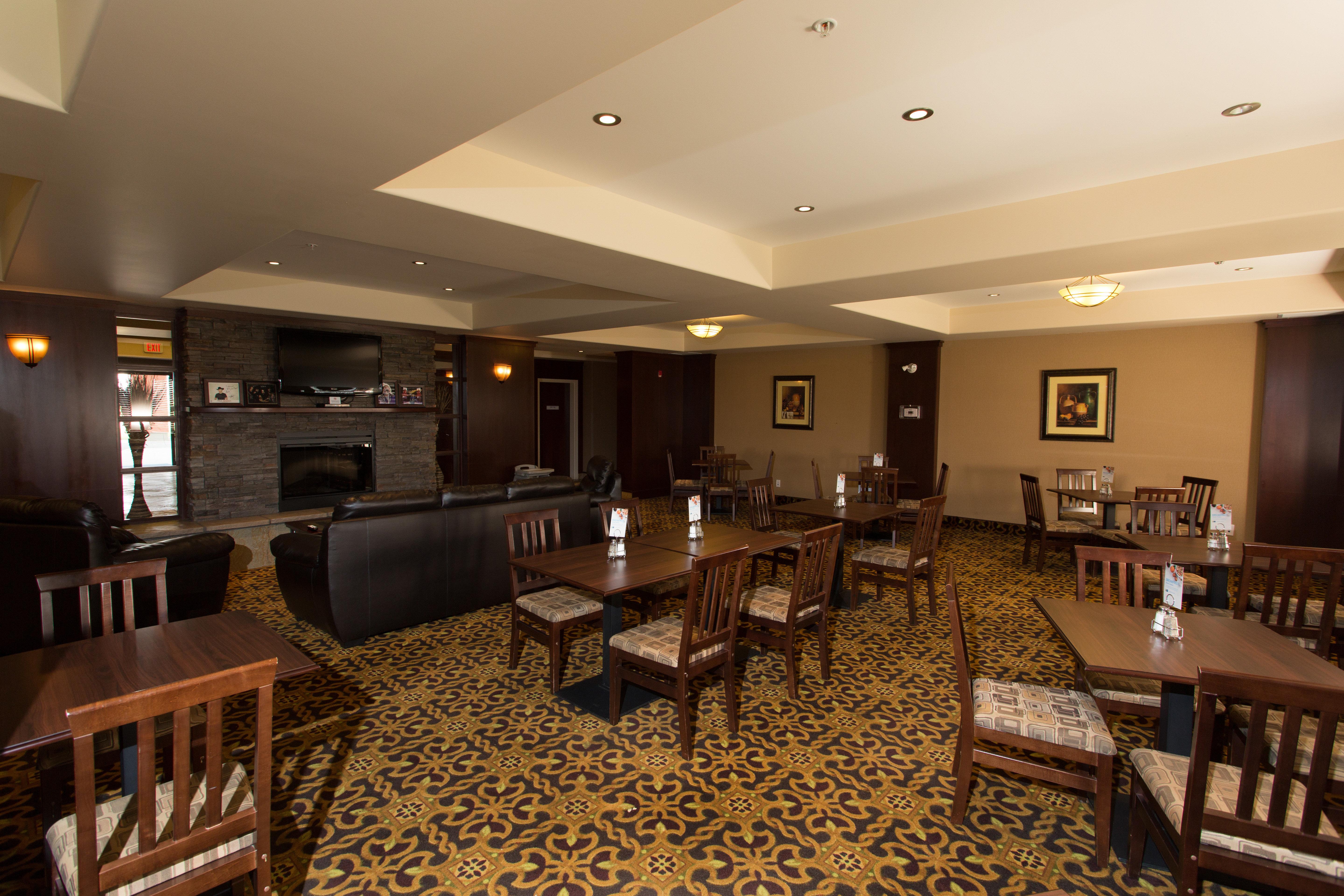 Holiday Inn Express & Suites Whitecourt By Ihg Exterior photo