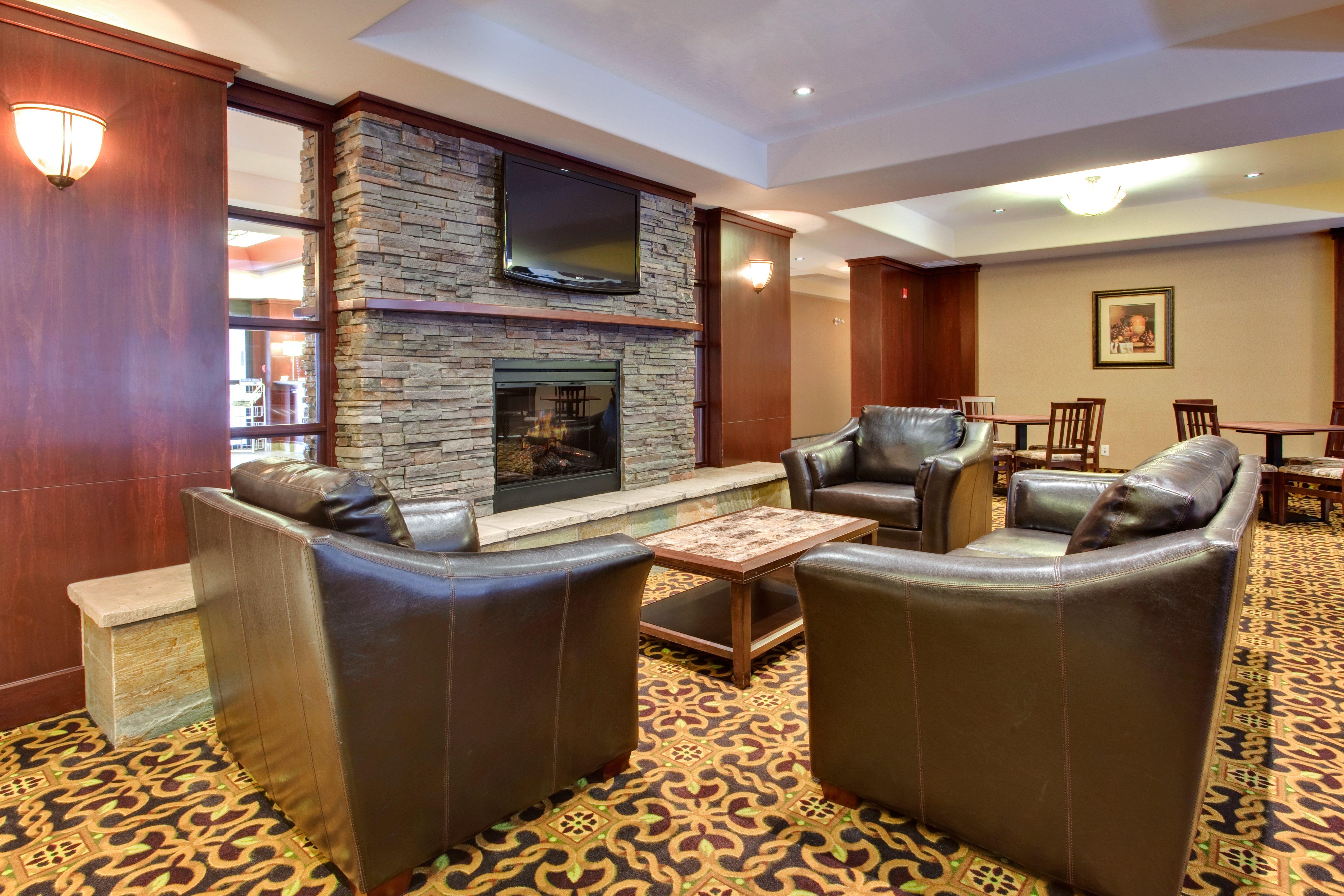 Holiday Inn Express & Suites Whitecourt By Ihg Exterior photo