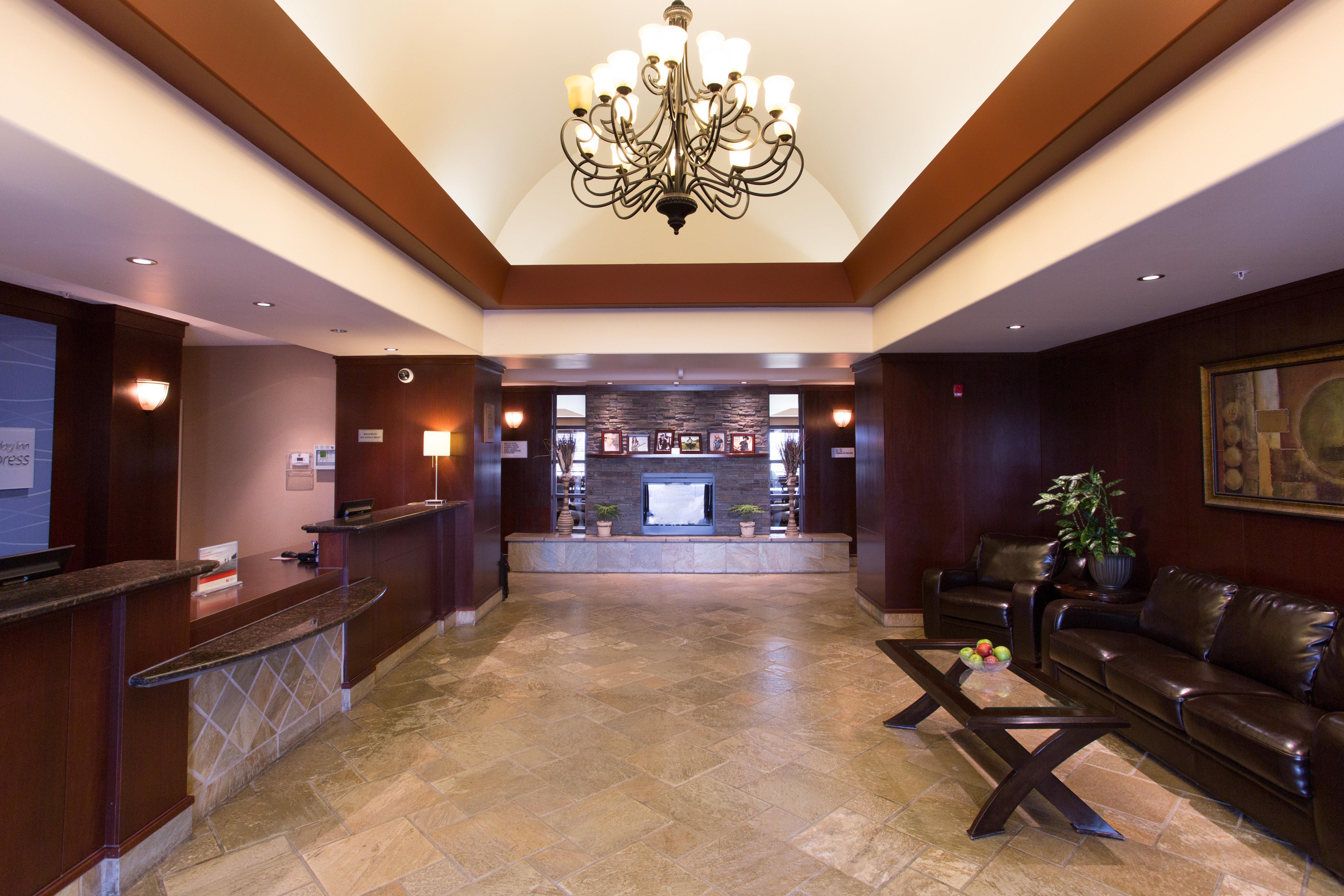 Holiday Inn Express & Suites Whitecourt By Ihg Exterior photo