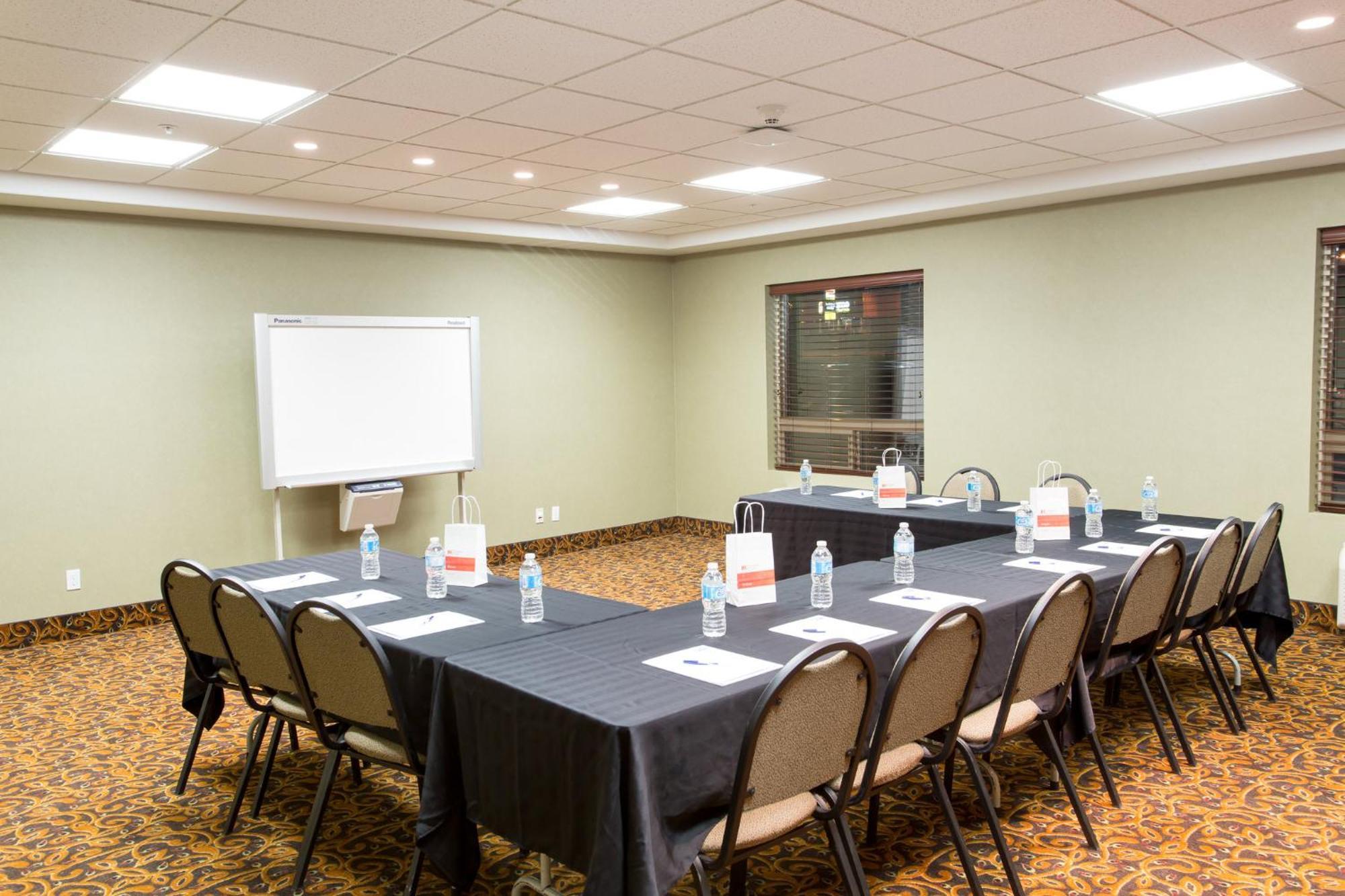Holiday Inn Express & Suites Whitecourt By Ihg Exterior photo