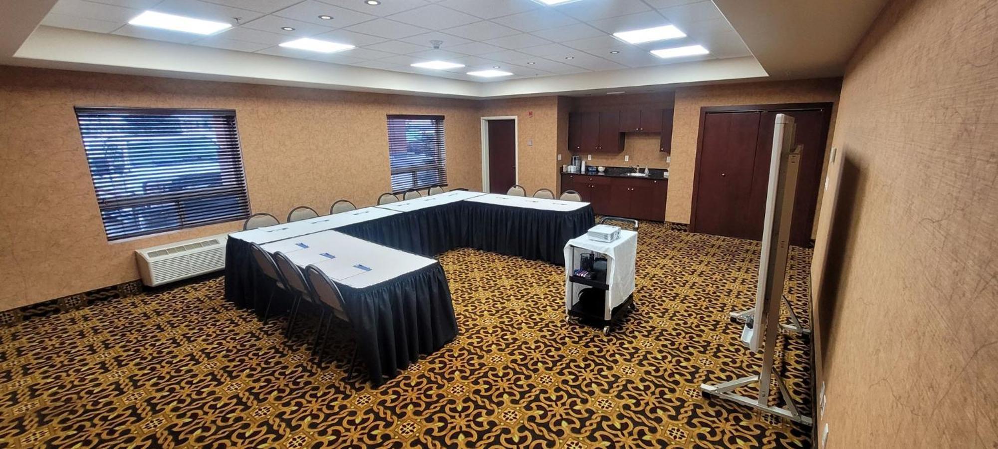 Holiday Inn Express & Suites Whitecourt By Ihg Exterior photo