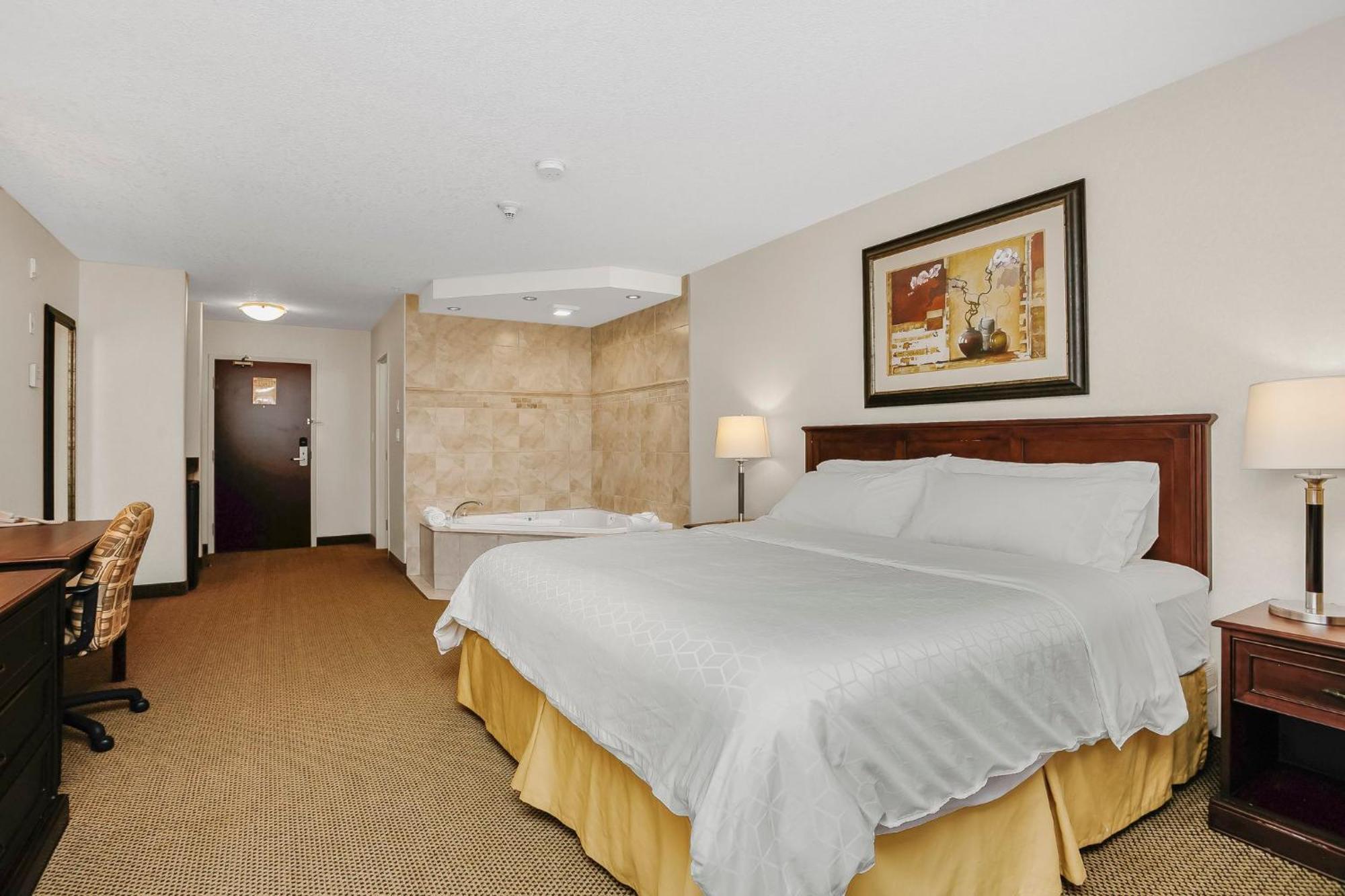 Holiday Inn Express & Suites Whitecourt By Ihg Exterior photo