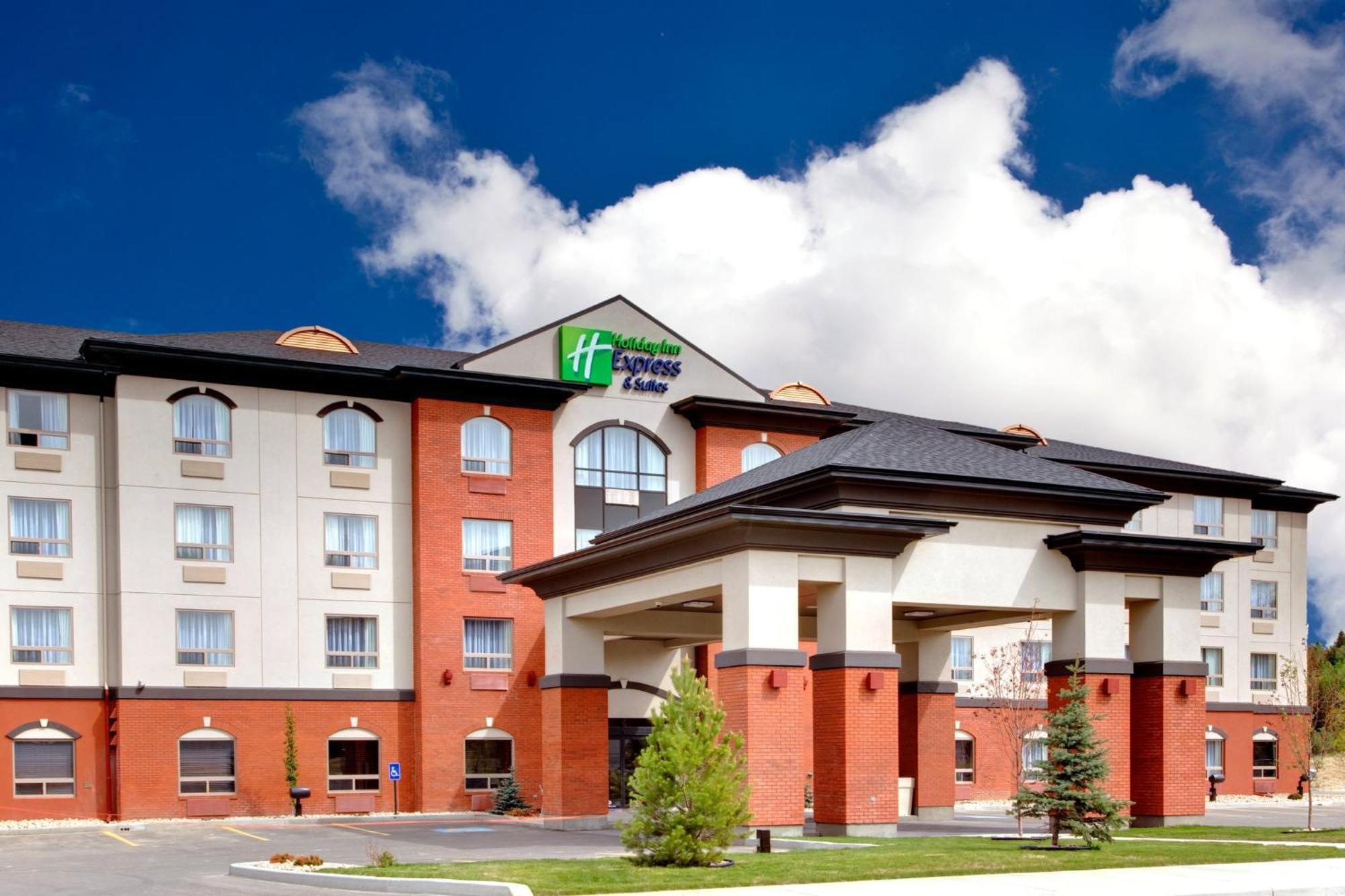 Holiday Inn Express & Suites Whitecourt By Ihg Exterior photo