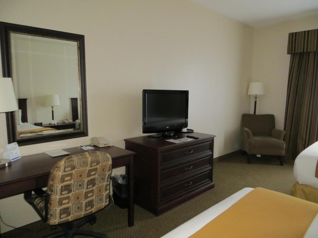 Holiday Inn Express & Suites Whitecourt By Ihg Room photo